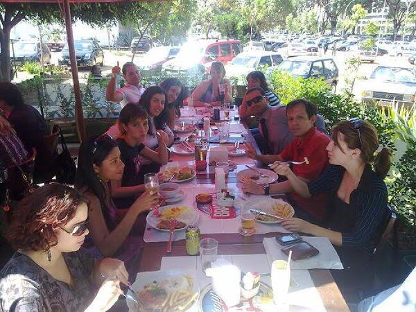 ana_celiacosta's tweet photo. P/ matar saudades: Almoço do #TwitterDF (2009 ou 2010) com @jemmacedo @fernandoramosdf @Milady_Winter e + coleguinhas http://t.co/HTN9WJEazy