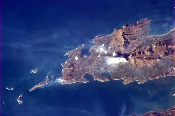 Cmdr_Hadfield's tweet photo. Thunder Rock, at the very western edge of Ireland, can see the Marina at Dingle. http://t.co/gUl9sC3PLN