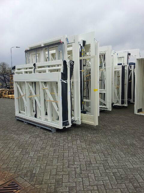 Lambertkozijn's tweet photo. Sinds kort levert Timmerfabriek Lambert de kozijnen op transportbokken. Groot voordeel voor de klant! zie foto. http://t.co/HiBrh4WDH9