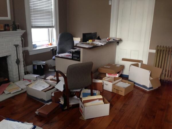 tblock044's tweet image. This is the work area of our office's most productive employee. #sike #exactopposite