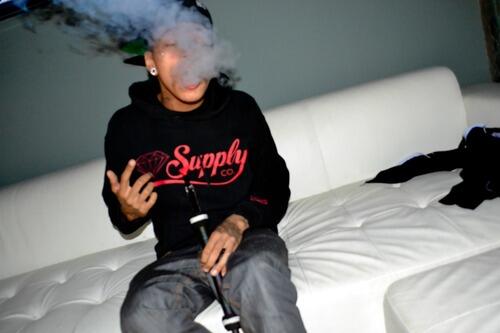 эмма гловер smoking cigarette. девушка курит электронную сигарету. парень курит мальборо. Smoke suck. лунн смокинг герлз.