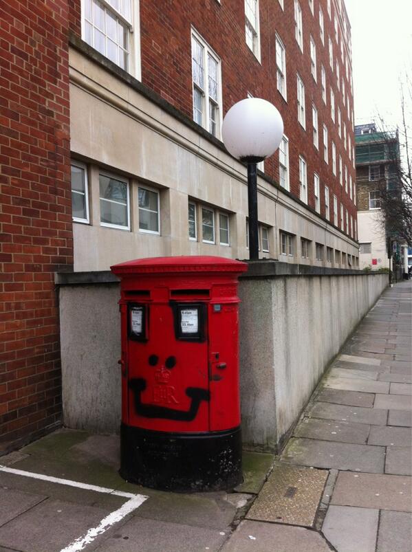 Cabarazzi's tweet photo. Happy postbox in Victoria... http://t.co/nVDqyijh5w