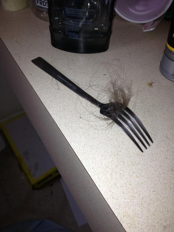 BadRoomieRob's tweet photo. When my girlfriend combs her hair.... http://t.co/cdwYnR8Eum