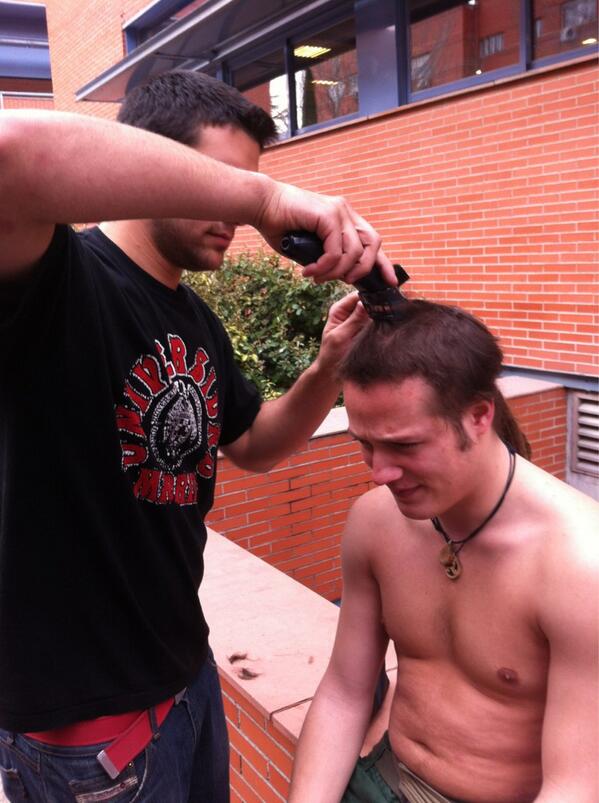 ialarcia's tweet photo. Haciendo vida en la uni!!con @DavidTerroso87 @bayon_vk @77mariete77 http://t.co/GRRCYS7w1d