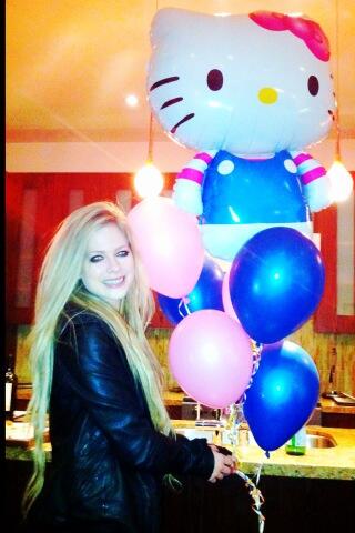Avril Lavigne With Balloons 22