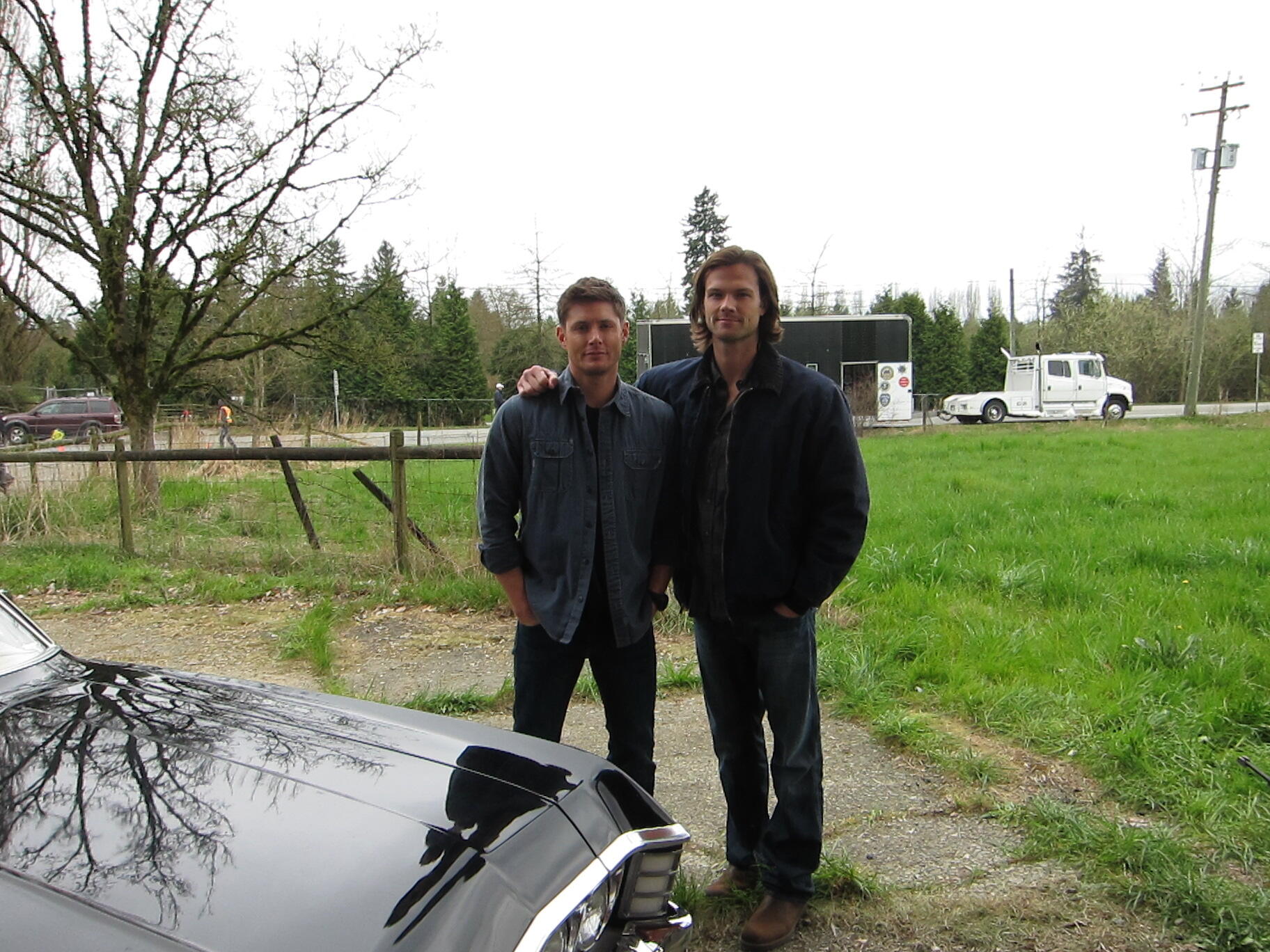 Photos de Jared et Jensen #4 - Page 4 BHbhX9uCcAE7DSD