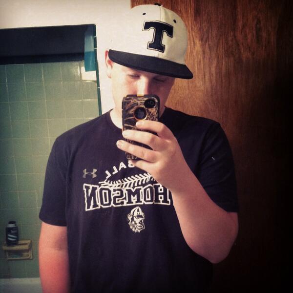 BoTuck26's tweet photo. Time to play ball #ThsBaseball http://t.co/ZimAEg16Mm