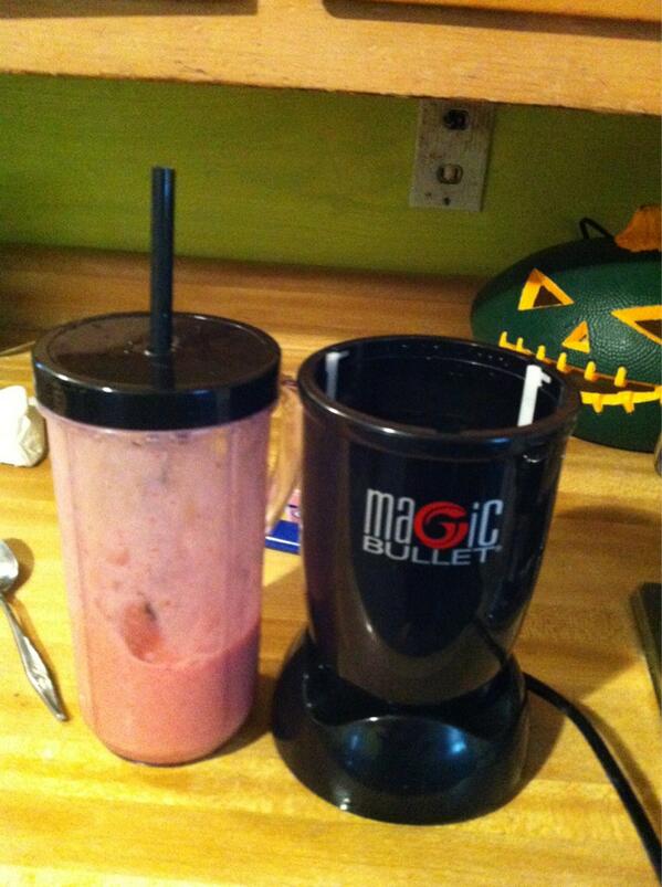 ZachOlszewski's tweet photo. Fuck ya magic bullet http://t.co/wzG5FIzg0Y