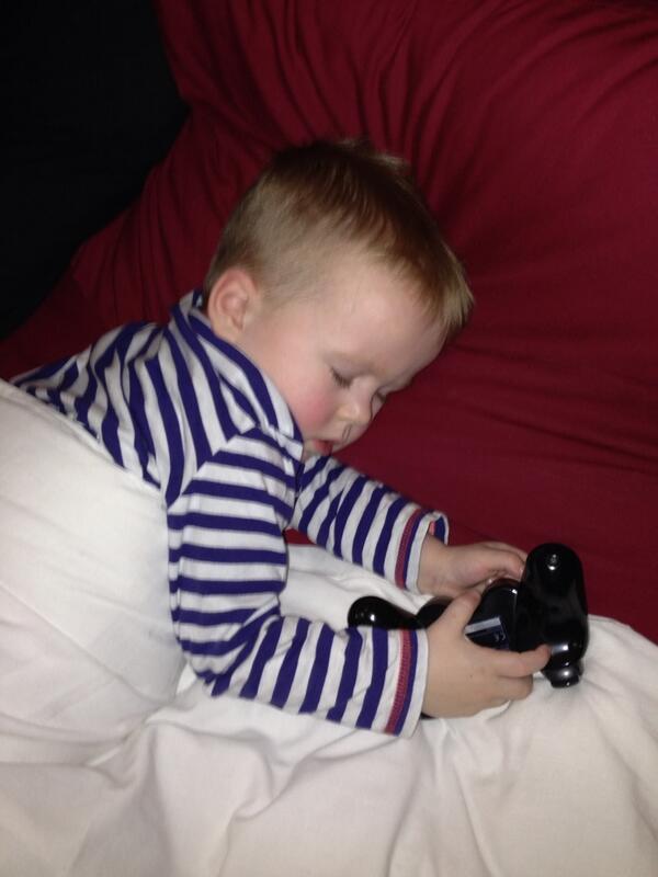 Jay_Vaughan25's tweet image. Me and Ashton on FIFA,he got bored of being hammered  #latenightfifa