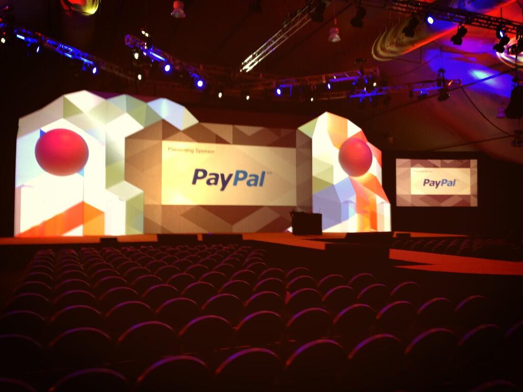 nXtwo: RT @royrubin05: Our amazing stage at #MagentoImagine. A masterpiece. http://t.co/R3NpofIXJ7