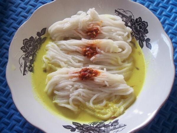 PalembangTweet's tweet photo. Sarapan dulu RT @HalloPalembang Sarapan Khas Wong Kito. #Lakso http://t.co/ktt2qbCxT6