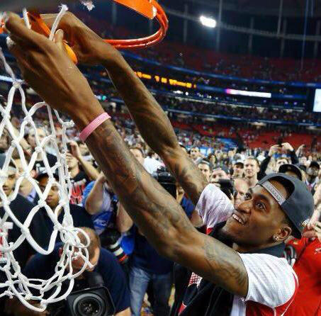 libaanstar1's tweet image. Amazing Moment for Louisvelle ! #PrayForWare !