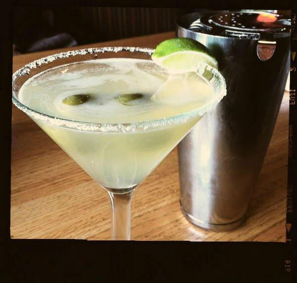 FakeDannyBoi965's tweet photo. 2 olives, 1 glass rt @Applebees: We know what you’re thinking. http://t.co/OA29otdxNb