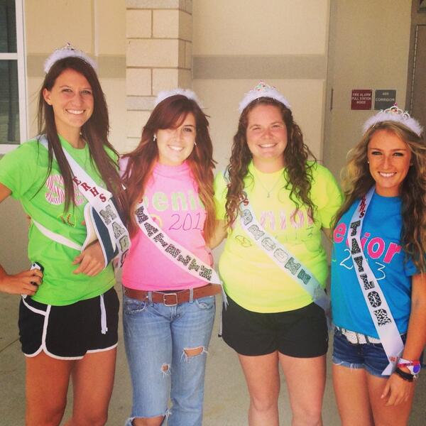 maddymurph22's tweet photo. Senior night with the best http://t.co/VuaFSLfcUj