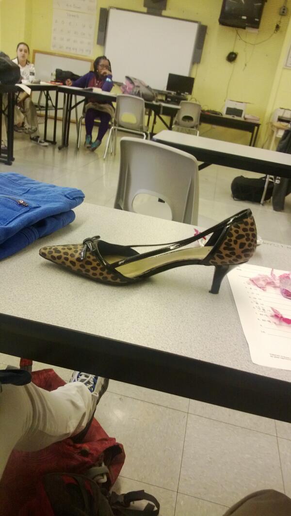 mayamayareidd's tweet image. Courtney kitten heels lmaoo #longshits @Forevaa_Lynn 😃😂😂😜😆