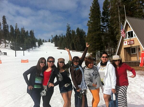 gorl's tweet photo. With BFF 's at the Yosemite lodge ... Brrrrrr http://t.co/QzVTu6hH8Y