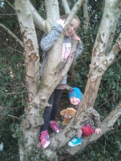 lesleyratcliff3's tweet photo. Tree hugging x http://t.co/N4q2a0RIez