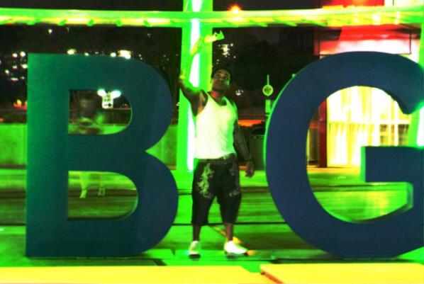 tripghetaway's tweet photo. #DallasBIG #viral #famous http://t.co/k5mNMJAfLM