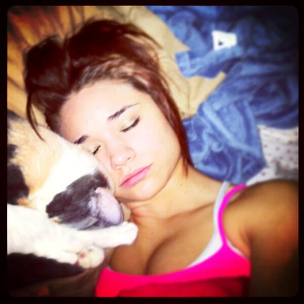 KarynzaTome's tweet photo. I hate sleeping alone with a passion. 
#GotSophie #HisPillow #RainyNights #MissMyOldMan #Phillip #LoveLikeCrazy http://t.co/jmEYsvvb4Z