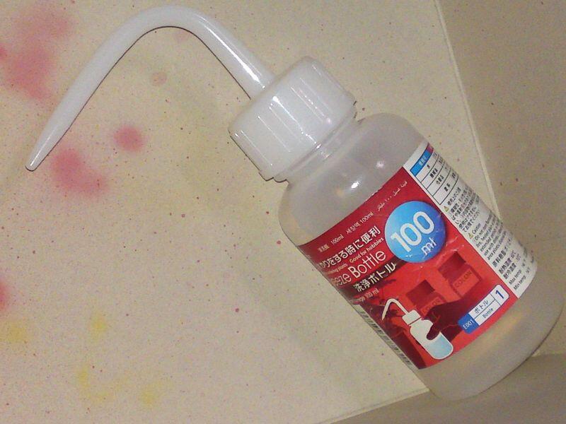 のびーた Na Twitterze ダイソーで水差しボトル見つけたんで溶剤入れて使ってみたが やっぱこれいいな 昔のバイト先で使って便利だとは思っていたがどこで売ってるのかわからなかったが さすがのダイソーだった Http T Co Ilgkwksjjf
