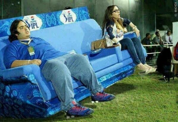 pragane's tweet image. Lifting MI team spirit