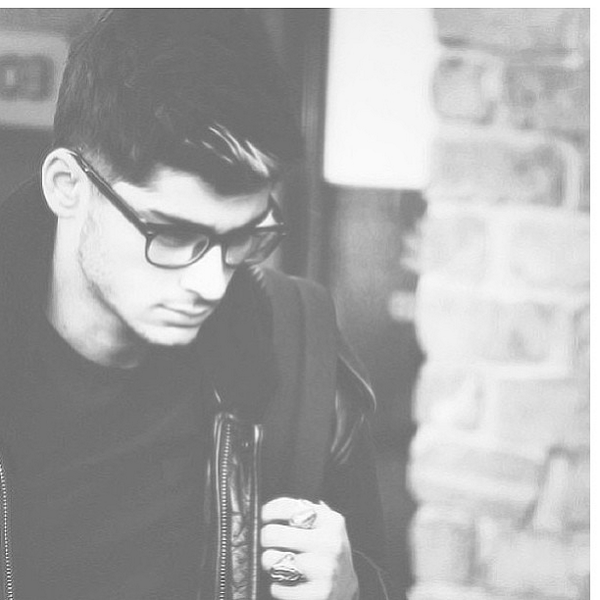 JUndsoo's tweet photo. Zayn *-* http://t.co/p6gPsqTWvM