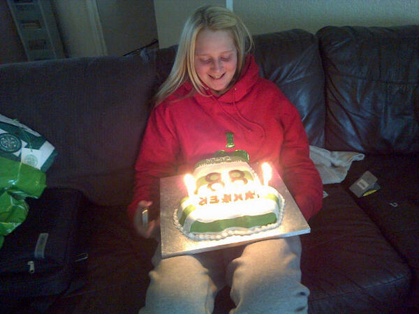 team_jacob_1's tweet photo. @HOOP588 retweet this for @CaitlinHooper88 that is her bday cake ...... Retweet please http://t.co/iU0qy7YxLT