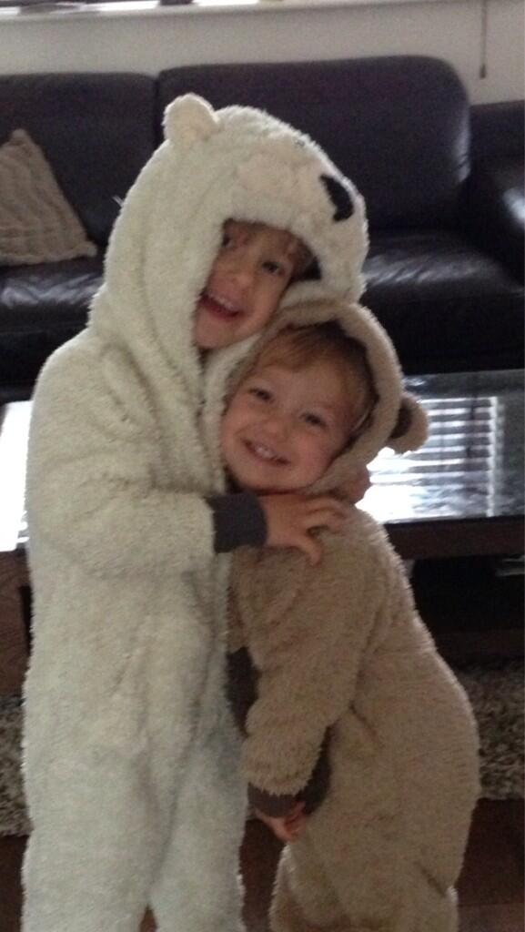 Gem212's tweet photo. My beautiful babies #onesietime #snuggletime http://t.co/Bf8AvHzA6h