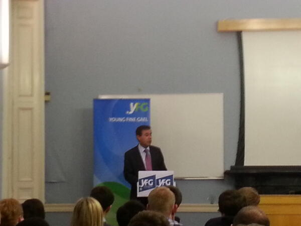 sorchaoconnor's tweet photo. Min. Alan Shatter addresses new @yfg branch in @kingsinnsyfg on reform of the legal system and court system #yfg13 http://t.co/HnG66dpXIj