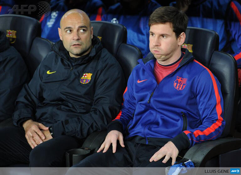  GIF: What the hell was Lionel Messi doing with right hand v PSG?!