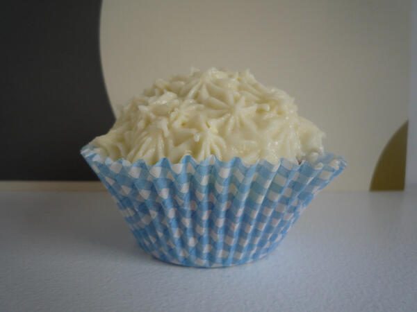 ClaresCakehouse's tweet photo. I made Banana and Walnut Cupcakes, they started off healthy until I topped them with Cream Cheese and Butter icing ! http://t.co/FEWfvtPtH3