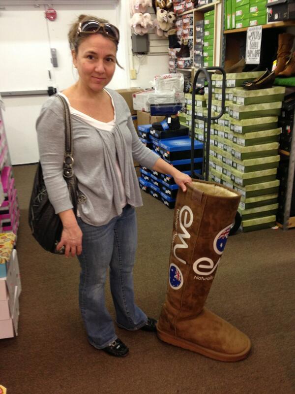 SabrinaForte3's tweet image. Lisa got excited because she saw an extremely oversized shoe #LisaProblems