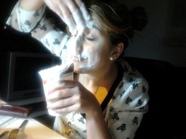 Charles_gs's tweet photo. @MariaLpezEgea en hacer el payaso nunca me ganas!! ^^ http://t.co/xc8NVFk5Fq