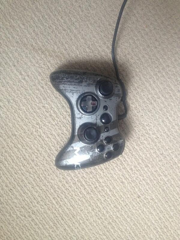 Sigma_UK's tweet photo. when we reach 200 followers we will be giving away this special edition mw3 scuf. RT and follow for a chance to win. http://t.co/4RFmo29c7E
