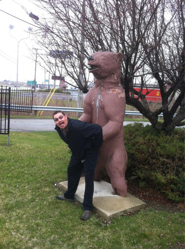 EBigs16's tweet image. Trip to Sandusky OH. $1,000.00
Rental Car $350.00
Hotel Stay $600.00
Getting ass raped by a bear priceless