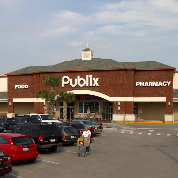 PhillipsEdison's tweet photo. Phillips Edison-ARC Shopping Center REIT acquired 2 @Publix-anchored centers in Tampa, FL. http://t.co/boLziQ37k3 http://t.co/wXzp8Z3Pbh