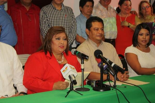 PRI suma a Dip. Mirella Zapata a sus filas. <a href="/eldamllergoa/">Elda Llergo Asmitia</a> <a href="/BetoVega2012/">Carlos Alberto Vega</a> <a href="/ArminMarin/">Armin Marin</a> 
wp.me/p2Eq8c-lb