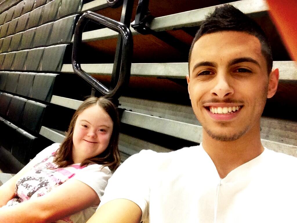 BHhSYqyCYAATJL9.jpg:large