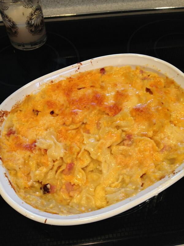 halapeno10's tweet image. Pre-game meal #soccer #homemademacandcheese @jade_olson @anyahbutzer @nataliearoth