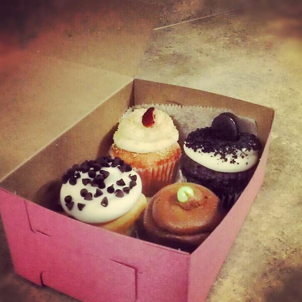 KeoWallace's tweet photo. Early birthday celebration with @wallyindy!!! #lovemyboo http://t.co/fNqr2RNGNF