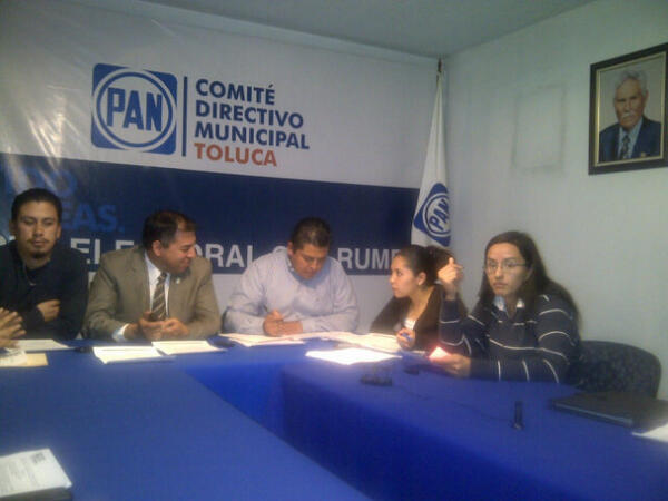 MauricioContigo's tweet photo. en Sesión del C.D.M. @PAN_Toluca. #PanistasTrabajando primer aviso, el próximo 23 de Abril 18:00hrs encuentro con 1/2 http://t.co/xDJKbo2AEL