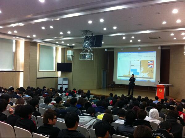 koreafmkyj's tweet image. 오늘 강동대 경찰행정과 특강, 경찰의 역사를 설명하시는 엘리트 경찰관님^^ 진지하게 경청 중