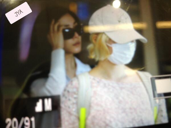 [PIC][11-04-2013]SNSD trở về Hàn Quốc vào trưa nay BHikGA2CEAAPUpM