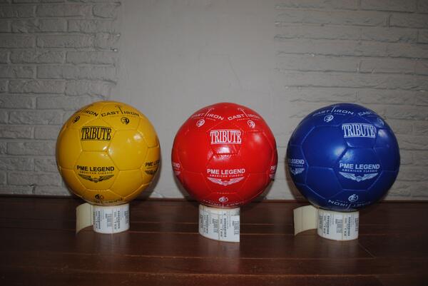 tributemen's tweet photo. We hebben weer nieuwe ballen! Kom je er snel eentje 'scoren'? http://t.co/KrhfsljKTh