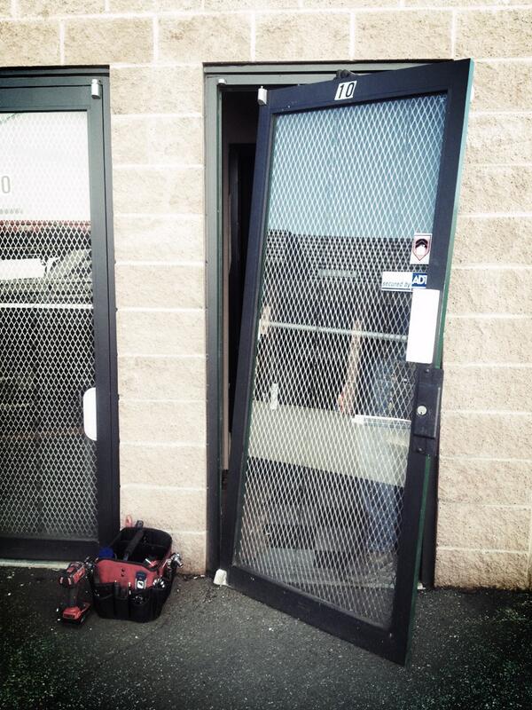 Door_Diva_'s tweet image. We're not immune to #doorproblems - wind blew it almost right off the pivots. Hanging by the closer!