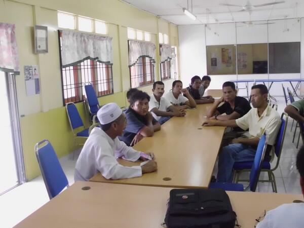 kdbatangpadang's tweet photo. Program sembang santai Skuad 1 Malaysia Batang Padang http://t.co/2as2LoXkTf