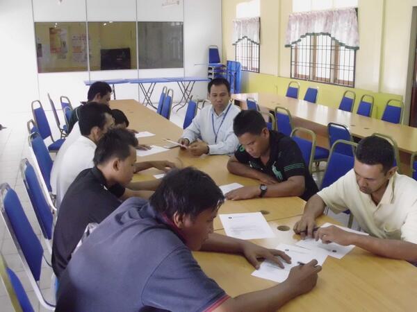 kdbatangpadang's tweet photo. sembang santai keamanan bersama OKP Trolak, daerah Batang Padang http://t.co/Nn0BLCfCUr