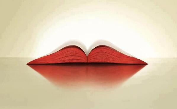 50 ΦΟΡΕΣ ΤΗΝ ΗΜΕΡΑ ΚΟΙΤΑΖΟΥΜΕ ΤΟ ΚΙΝΗΤΟ ΜΑΣ ΤΗΛΕΦΩΝΟ. ΤΗ ΜΙΑ ΑΣ ΣΤΕΙΛΟΥΜΕ 2 ΛΟΓΙΑ ΑΓΑΠΗΣ Σ'ΕΝΑ ΦΙΛΟ ΠΟΥ ΤΑΛΑΙΠΩΡΕΙΤΑΙ