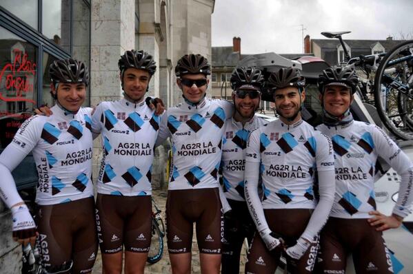 ClementBrossais's tweet photo. Première étape du tour du #loireetcher effectuée.Une crevaison dans le final me fait perdre 3' au classement.#feuflam http://t.co/bHpGajbgoR