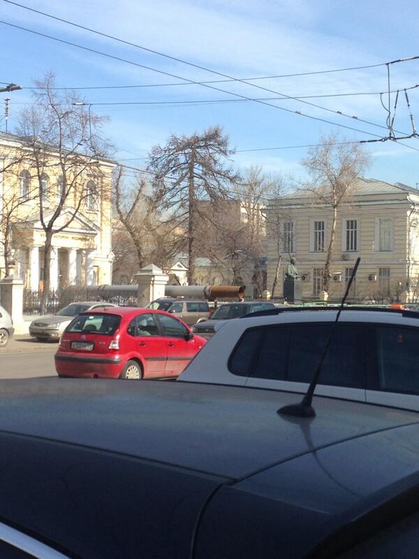 Огромная сигарета?? Не, показалось